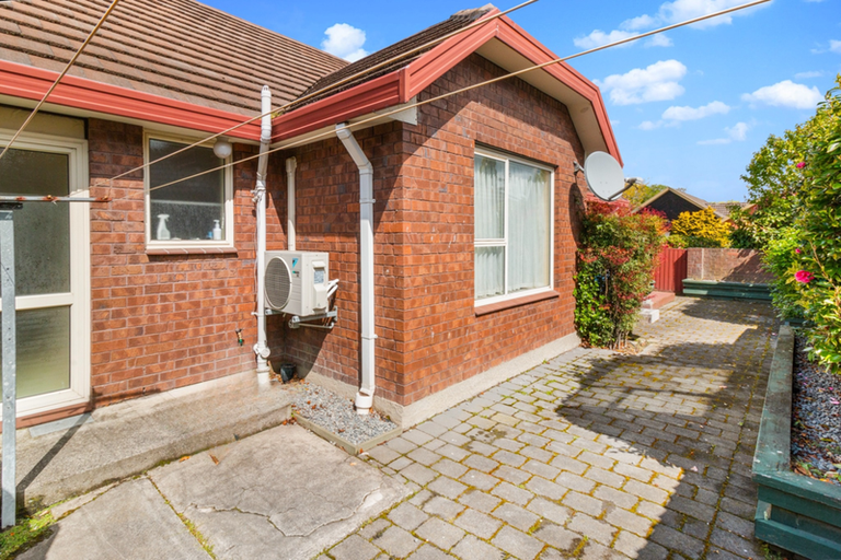 Photo of property in 1/5 Cottesmore Close, Burnside, Christchurch, 8053