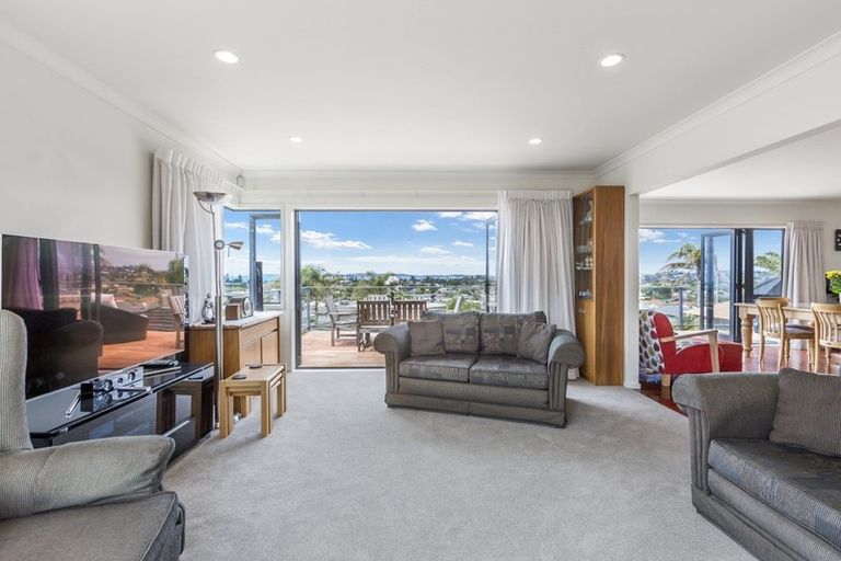 Photo of property in 49 Grovenor Drive, Orewa, 0931