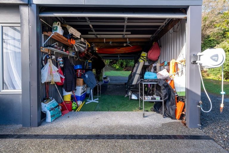 Photo of property in 69 Milton Terrace, Picton, 7220