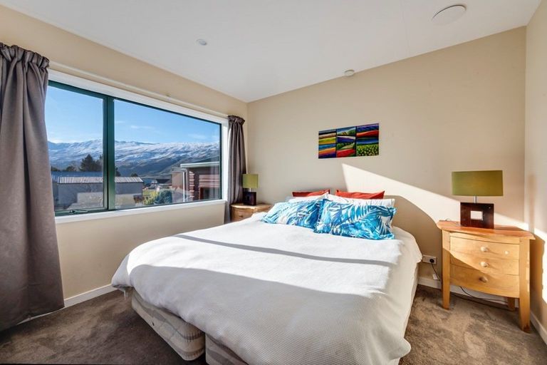 Photo of property in 2 Hector Close, Kingston, Athol, 9793