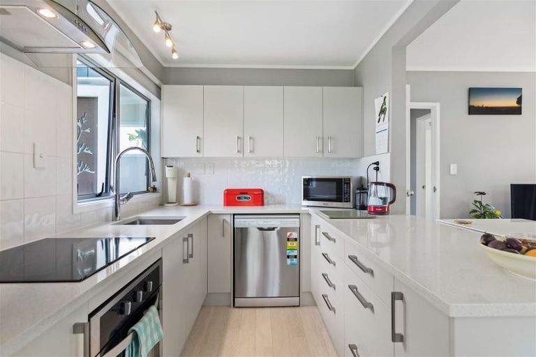 Photo of property in 1/33 Halberg Street, Glenfield, Auckland, 0629