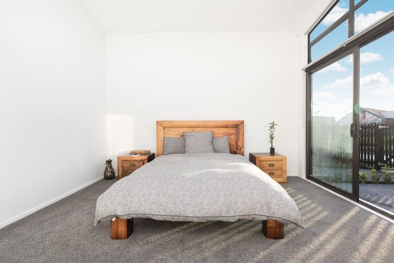 Photo of property in 2 Parachute Crescent, Papakura, 2110