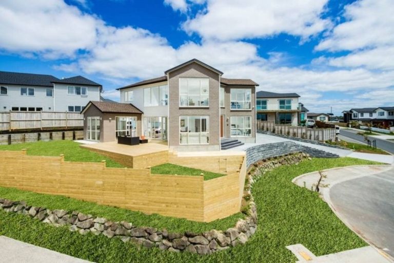 Photo of property in 14 Spyglass Street, Red Beach, 0932