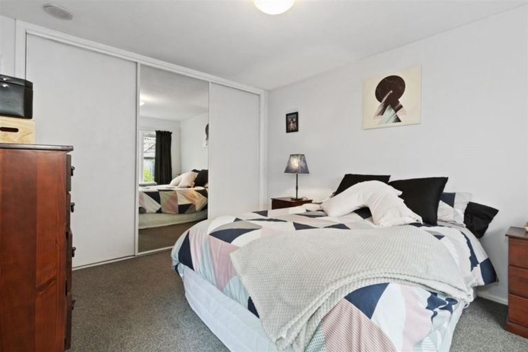 Photo of property in 51 Sevenoaks Drive, Bryndwr, Christchurch, 8053