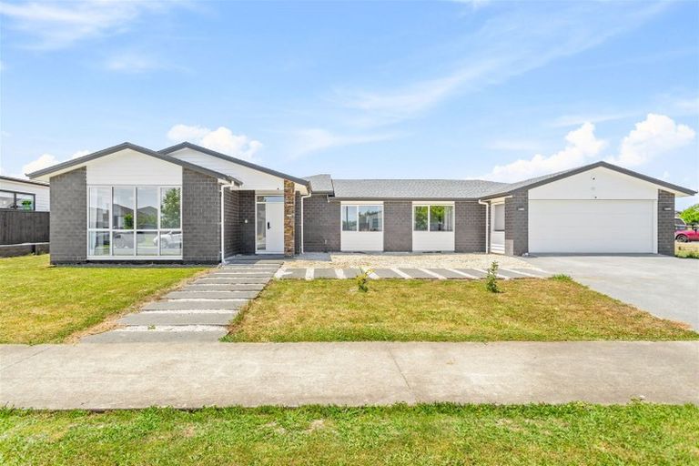 Photo of property in 6 Coote Way, Kumeu, 0810