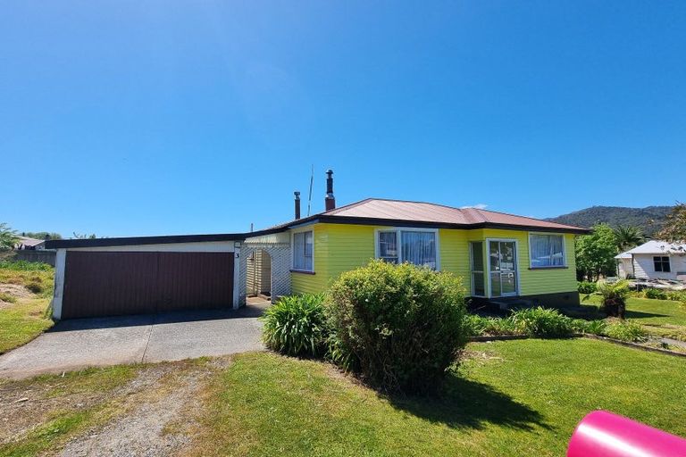 Photo of property in 3 Carroll Street, Runanga, 7803