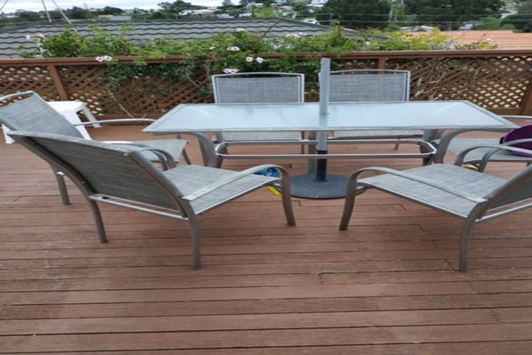 Photo of property in 1/12 Holiday Road, Stanmore Bay, Whangaparaoa, 0932