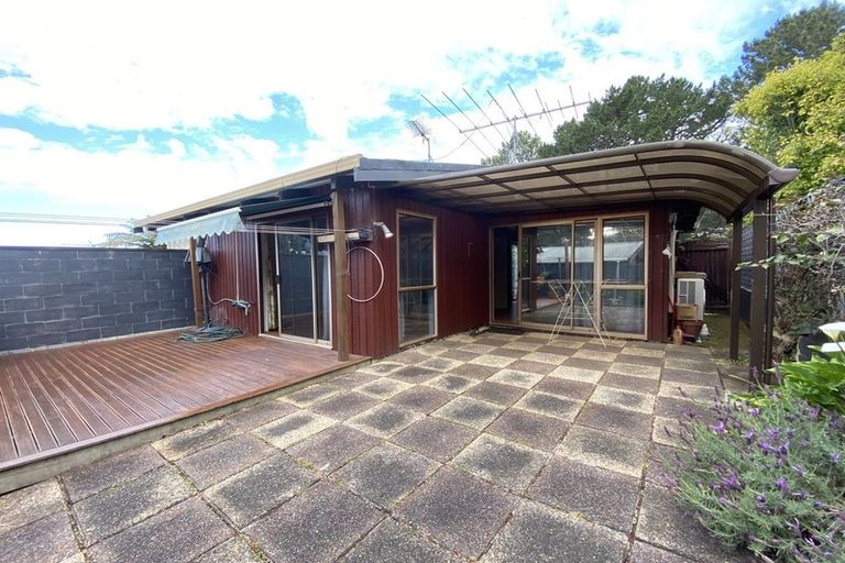 Photo of property in 2/13 Saddleback Rise, Murrays Bay, Auckland, 0630