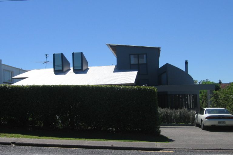 Photo of property in 65 Forrest Hill Road, Milford, Auckland, 0620