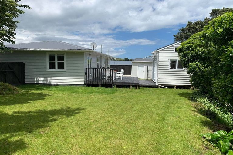 Photo of property in 39 Stewart Drive, Newlands, Wellington, 6037