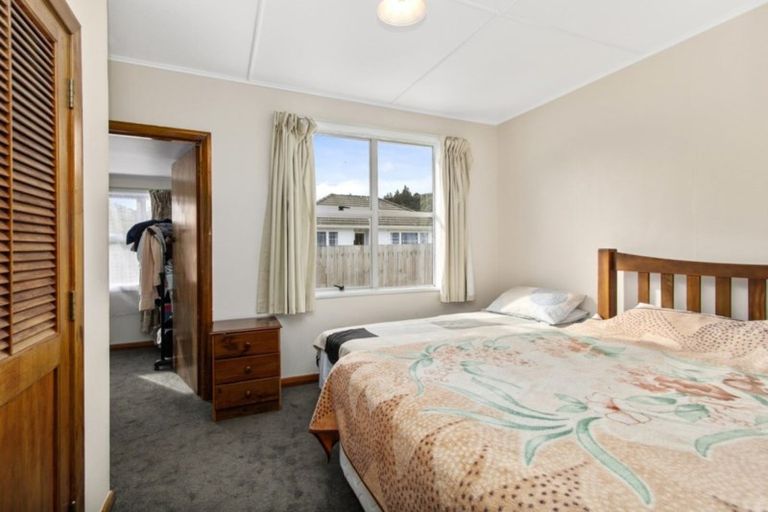 Photo of property in 2/147 Stokes Valley, Stokes Valley, Lower Hutt, 5019