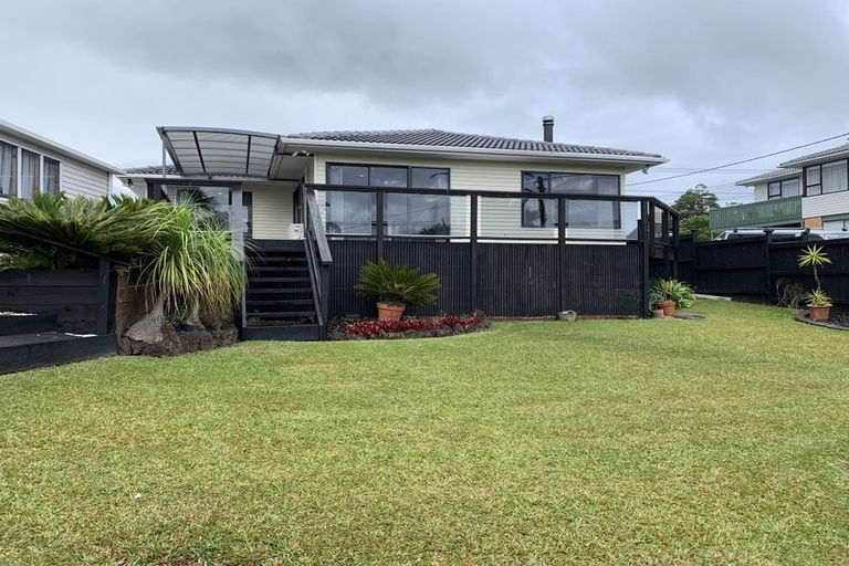 Photo of property in 57 Avonleigh Road, Green Bay, Auckland, 0604
