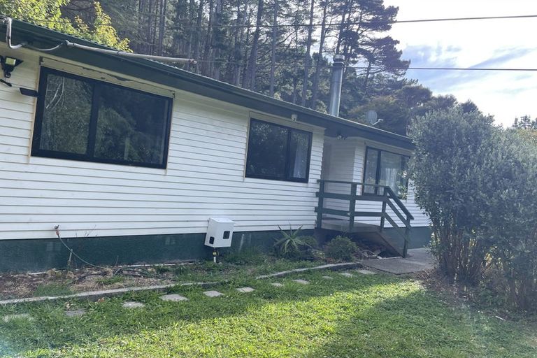 Photo of property in 76 Elmslie Road, Pinehaven, Upper Hutt, 5019