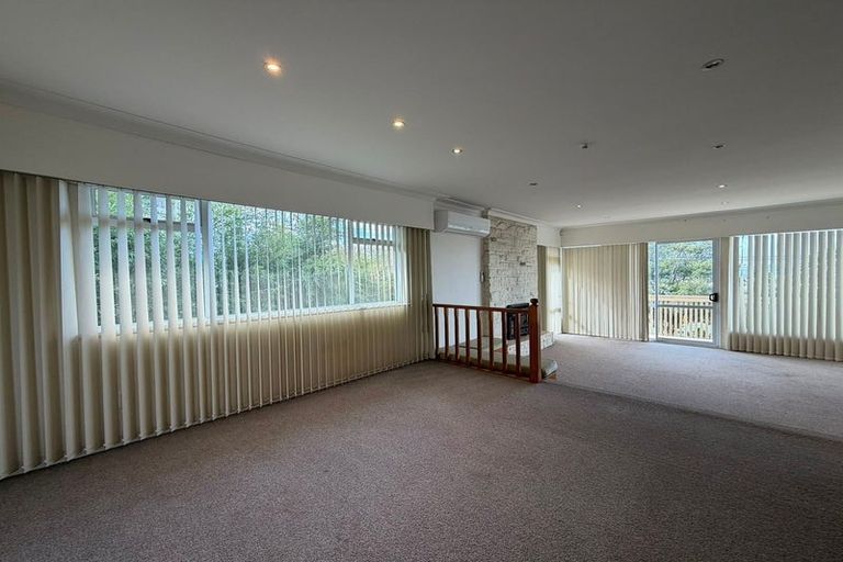Photo of property in 27 Chivalry Road, Glenfield, Auckland, 0629