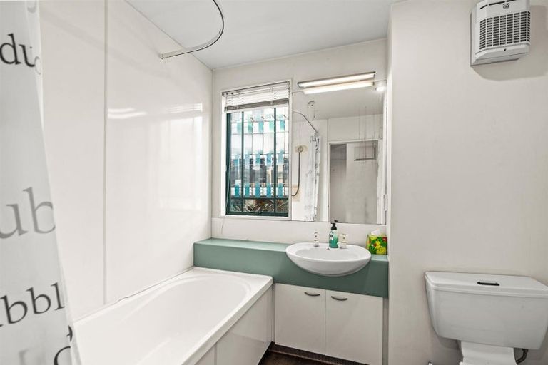 Photo of property in Regent Courts, 2/75 Gloucester Street, Christchurch Central, Christchurch, 8013