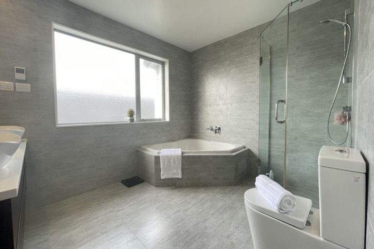 Photo of property in 20 Bearing Parade, Long Bay, Auckland, 0630