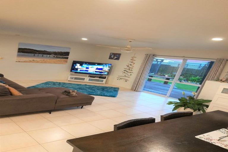 Photo of property in 36 Whitby Avenue, Whitianga, 3510