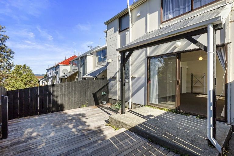 Photo of property in 128 Akaroa Drive, Maupuia, Wellington, 6022