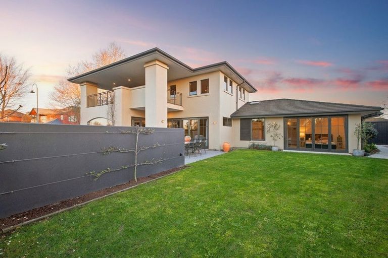 Photo of property in 40 Willowview Drive, Redwood, Christchurch, 8051