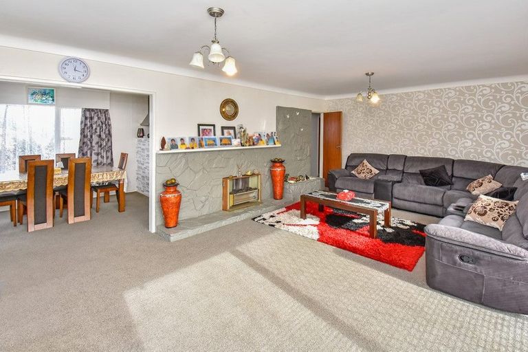 Photo of property in 2/42 Wallace Road, Papatoetoe, Auckland, 2025