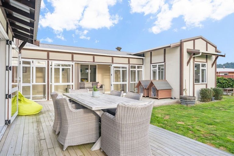 Photo of property in 24 Glen Road, Stokes Valley, Lower Hutt, 5019