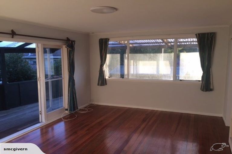Photo of property in 6 Ozich Avenue, Te Atatu South, Auckland, 0610