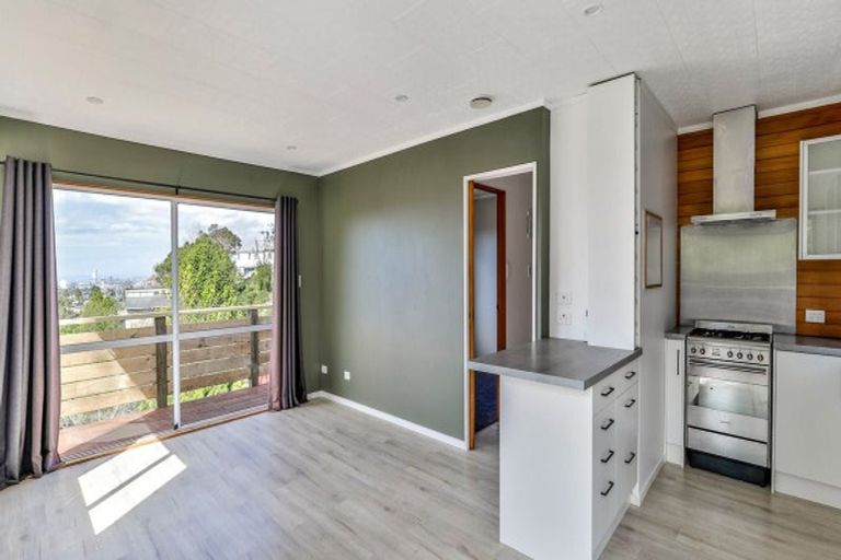 Photo of property in 2/633 Glenfield Road, Totara Vale, Auckland, 0629