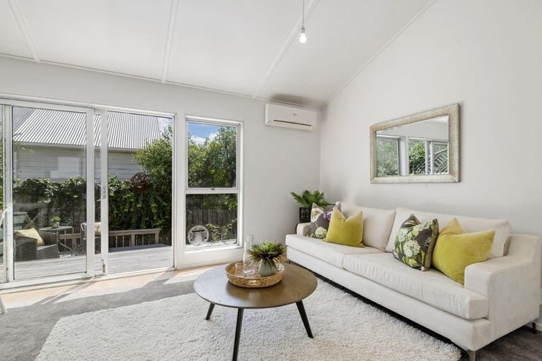 Photo of property in 2/24 Hastings Parade, Devonport, Auckland, 0624