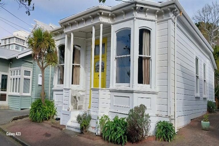 Photo of property in 17a Everton Terrace, Kelburn, Wellington, 6012