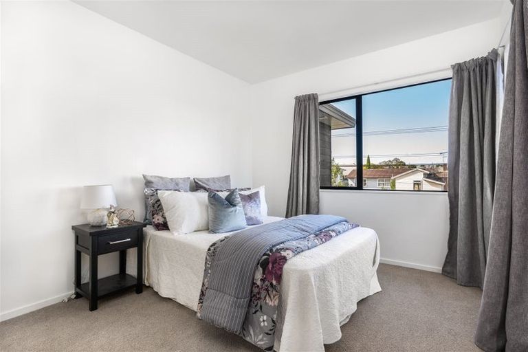 Photo of property in 1/44 Becroft Drive, Forrest Hill, Auckland, 0620