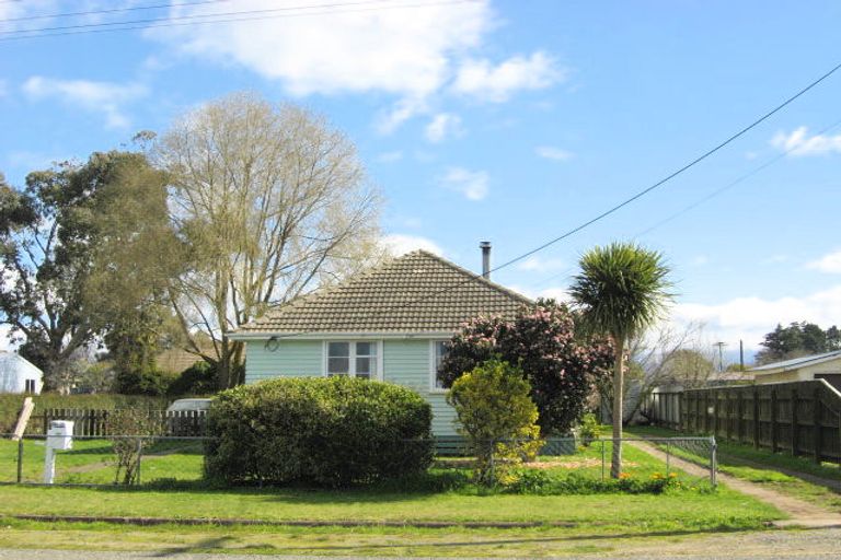 Photo of property in 15 Walter Street, Takapau, 4203