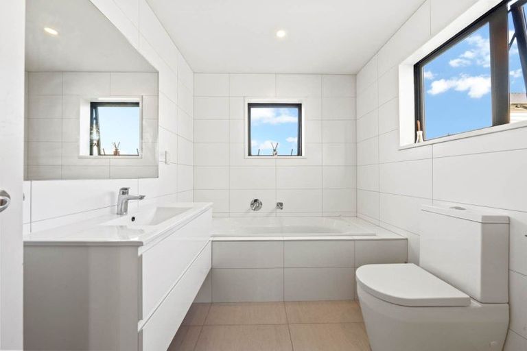 Photo of property in 4 Tihema Lane, Westgate, Auckland, 0614