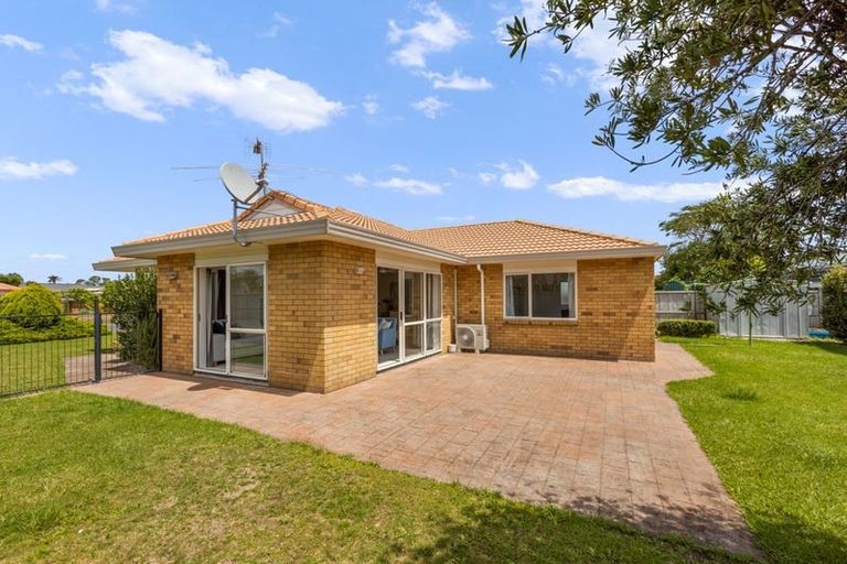 Photo of property in 88 Lakeside Drive, Orewa, 0931