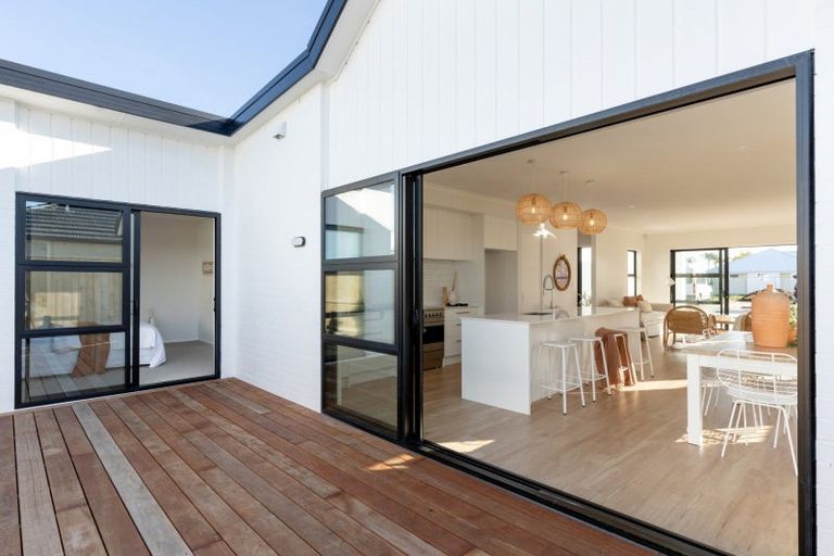 Photo of property in 4 Sapida Close, Papamoa Beach, Papamoa, 3118