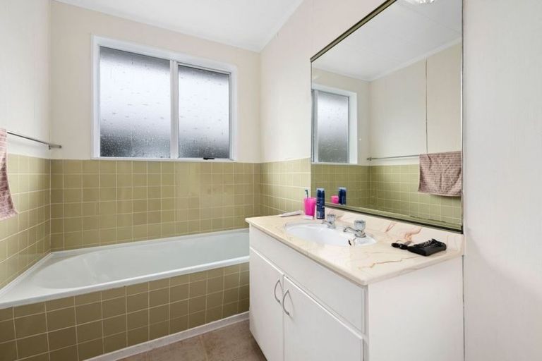 Photo of property in 1/6 Indiana Grove, Totara Park, Upper Hutt, 5018