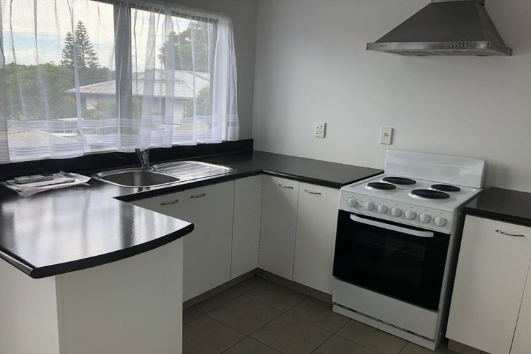 Photo of property in 12a Midgley Road, West Harbour, Auckland, 0618
