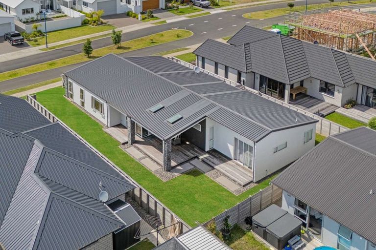 Photo of property in 30 Awatea Drive, Whitianga, 3510