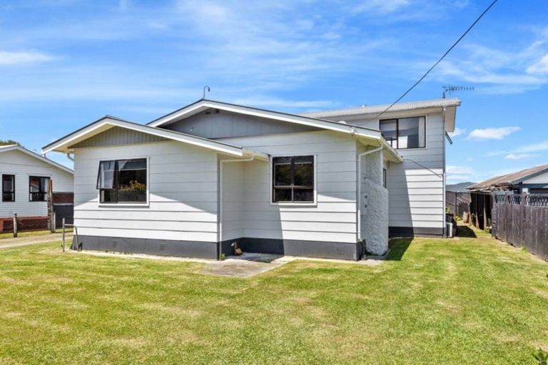 Photo of property in 97 College Road, Edgecumbe, 3120