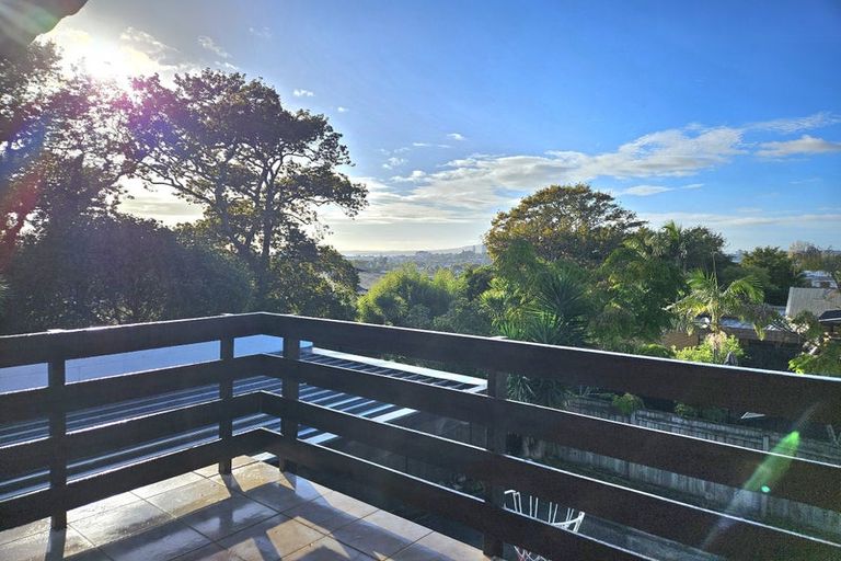 Photo of property in 2/33 Quebec Road, Milford, Auckland, 0620