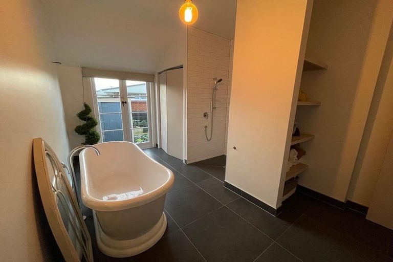 Photo of property in 208 Tukapa Street, Westown, New Plymouth, 4310