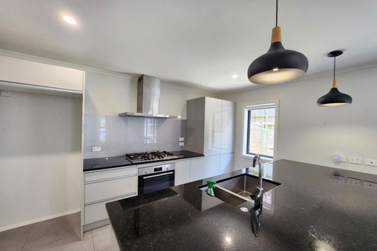 Photo of property in 28a Redwood Avenue, Tawa, Wellington, 5028