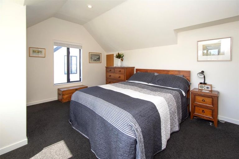 Photo of property in 2 Oakford Close, Riccarton, Christchurch, 8011