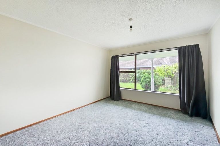 Photo of property in 18 Regency Crescent, Redwood, Christchurch, 8051