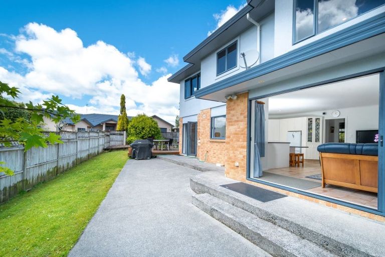 Photo of property in 11 Rosetti Rise, West Harbour, Auckland, 0618