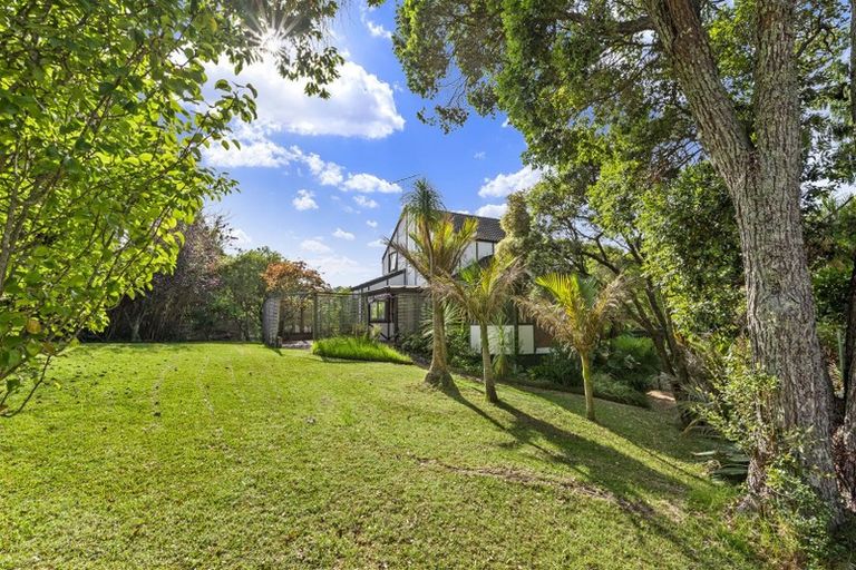 Photo of property in 33 Lyons Avenue, Murrays Bay, Auckland, 0630