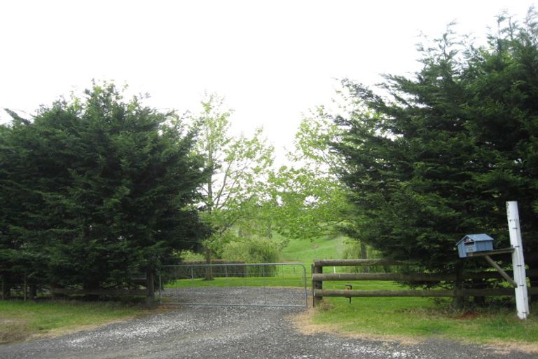 Photo of property in 109 Awa Road, Kumeu, 0891