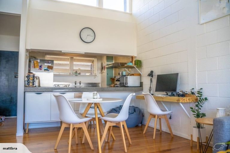 Photo of property in 2/289 Glenfield Road, Glenfield, Auckland, 0629