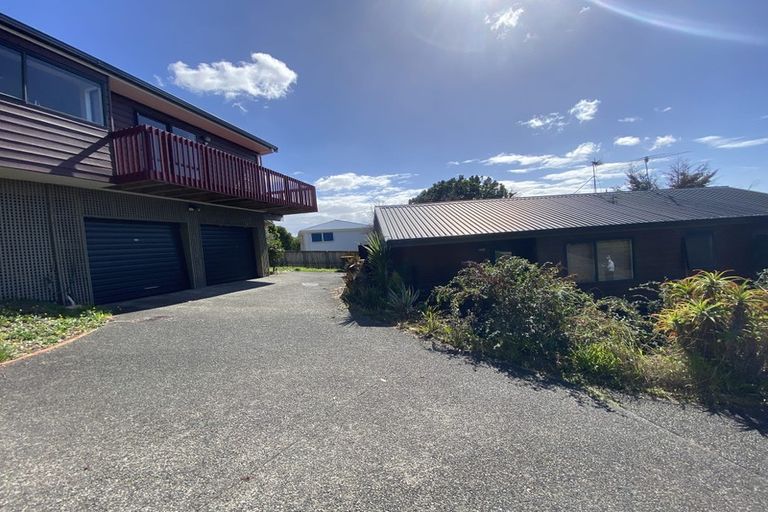 Photo of property in 1/76 Target Road, Totara Vale, Auckland, 0629