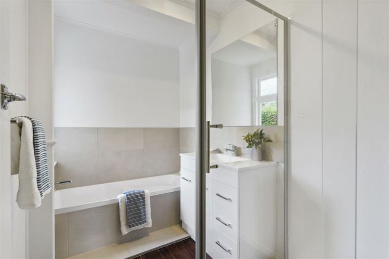 Photo of property in 16 Wylie Avenue, Sunnynook, Auckland, 0620