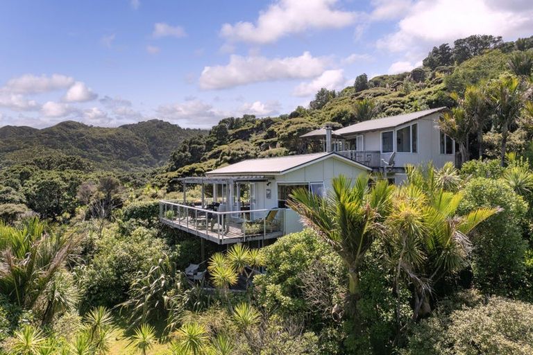 Photo of property in 61 Garden Road, Piha, 0772